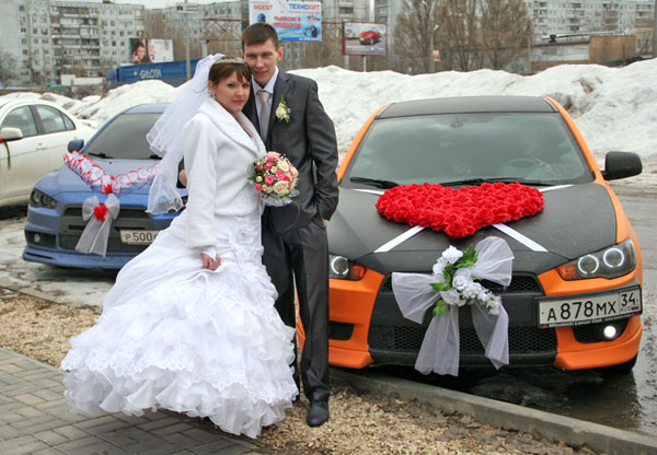 Незнамов Алексей, руководитель MITSUBISHI Lancer Club, и его очаровательная невеста Анастасия 